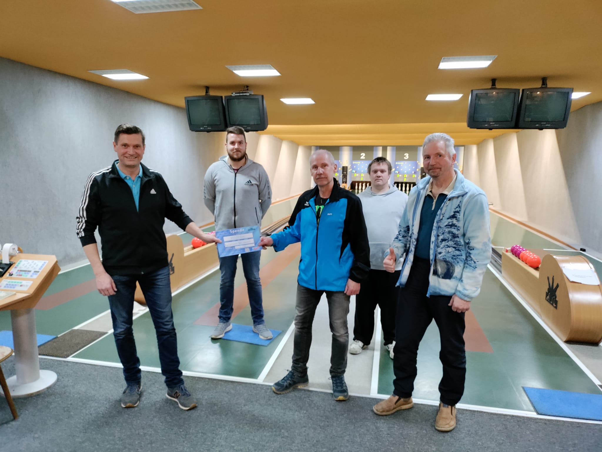 800 Euro-Spende an Kegelsportverein Bad Lobenstein überreicht