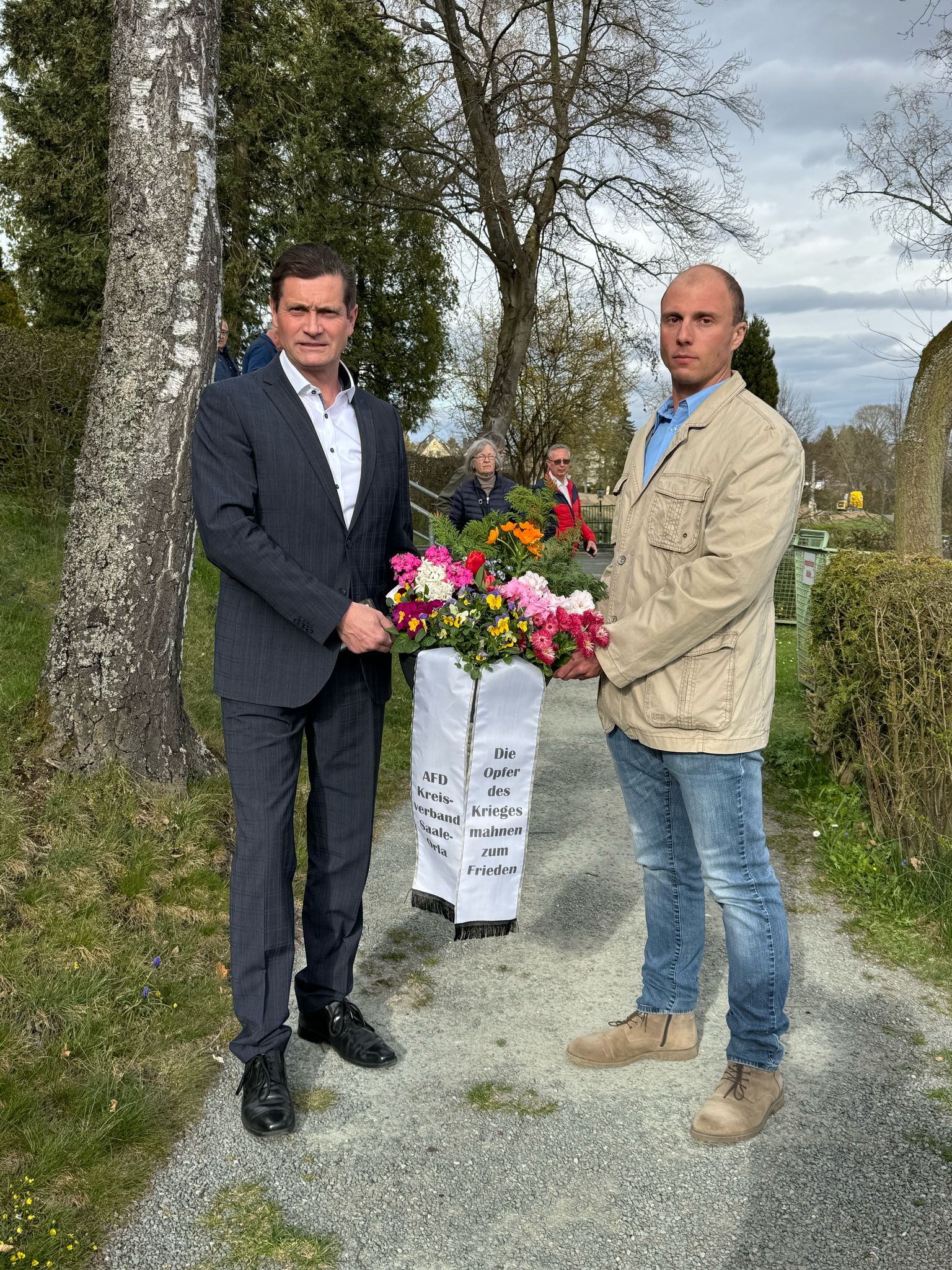 Wir gedenken der Opfer des Bomben-Terrors auf die Stadt Schleiz vor 80 Jahren und warnen vor erneuter Kriegstreiberei!