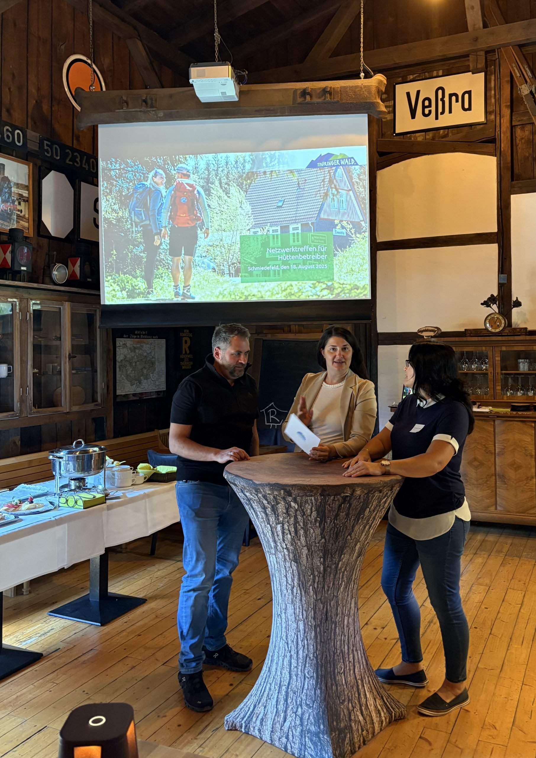 Hütten im Thüringer Wald: Netzwerktreffen bringt Gastgeber zusammen